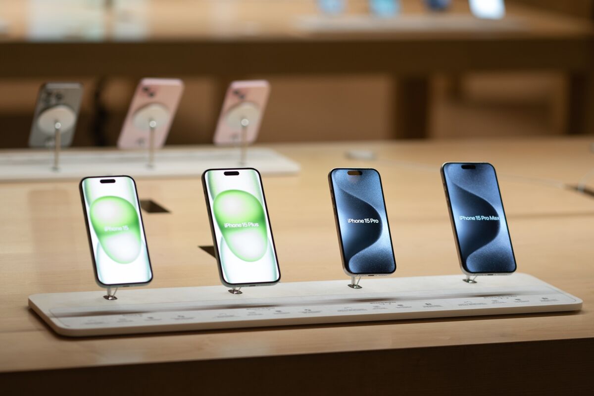 Apple (AAPL) Apple iphone Shipments Tumble 10% as Android Smartphones Improve