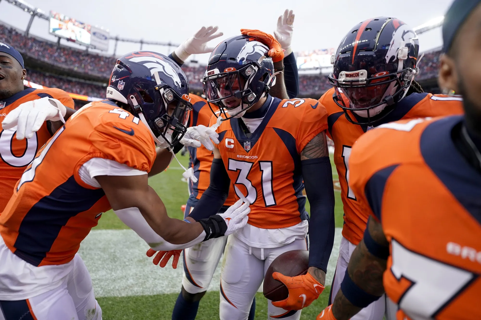 Broncos Block 2 Field Goals in 17-10 Win Over Washington - Bloomberg