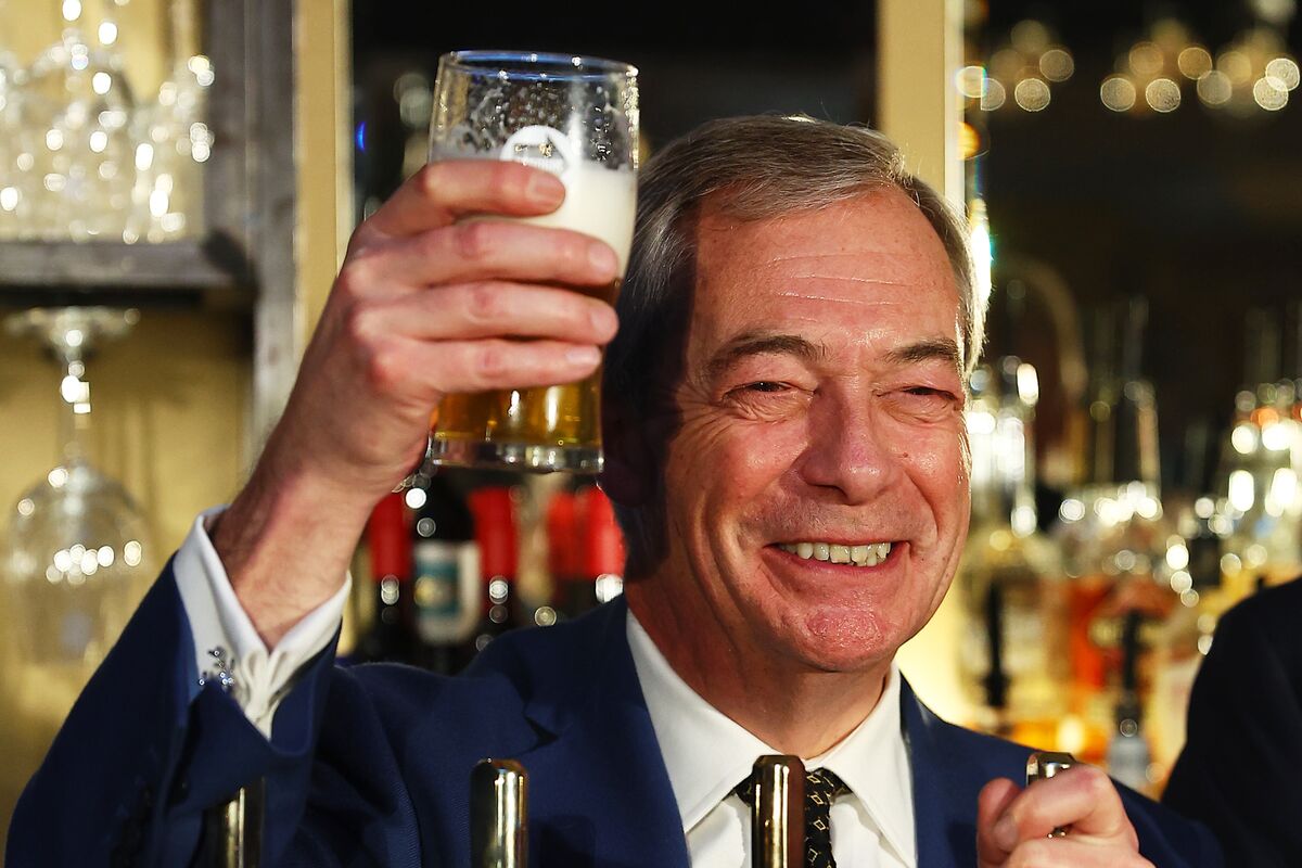 bloomberg.com - Lucy White - Farage Pledges Tax Breaks for Pubs With Cuts to Child Benefits