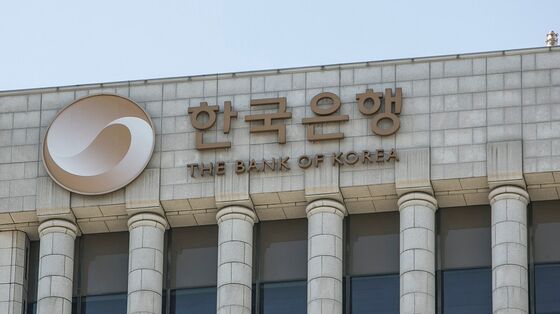 Bank of Korea Hikes Rate With Debt Risk Seen Bigger Than Delta