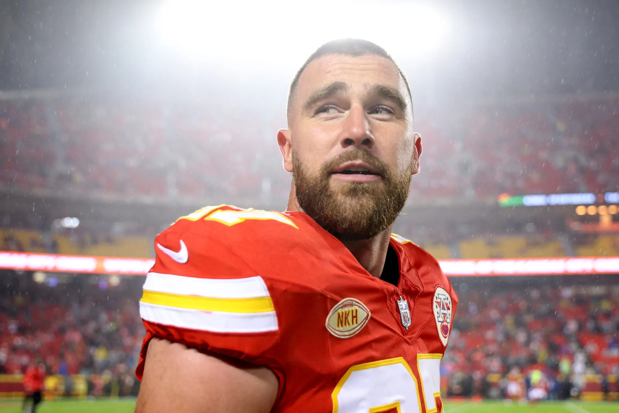 Pfizer Trades Taylor Swift's Travis Kelce for Queen in First NFL Super Bowl Ad - Bloomberg