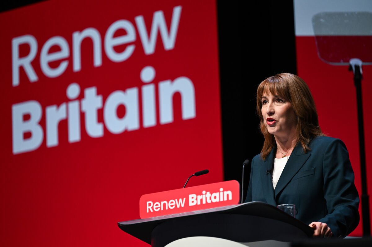 Reeves Declares Farage ‘Greatest Threat’ in Bid to Rally Labour