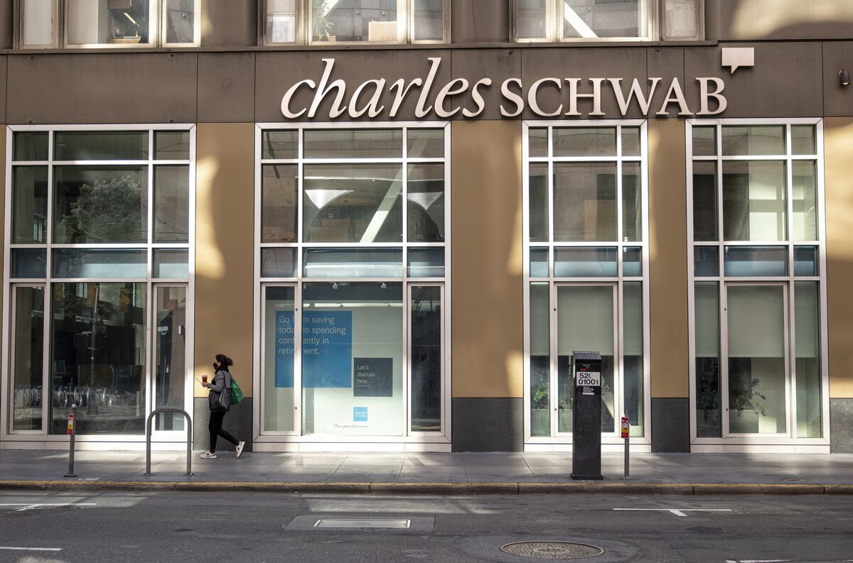 Charles Schwab Eyes Spot Crypto Trading Once Regulations Change - Bloomberg