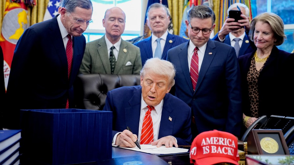 米政府の一部閉鎖が終了－トランプ氏が歳出法案に署名 - Bloomberg