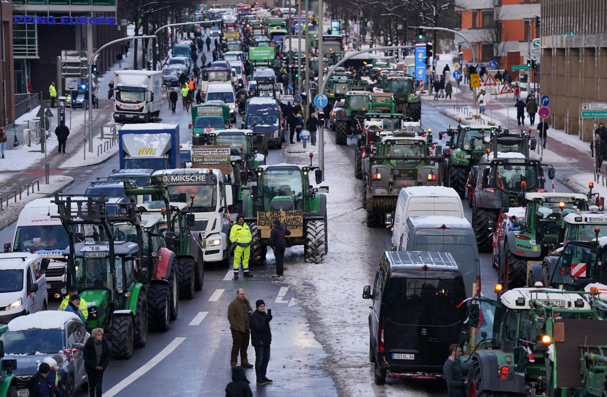 A rally as part of the farmers' association's week of action, in Hamburg,&nbsp;on Jan.&nbsp;8.