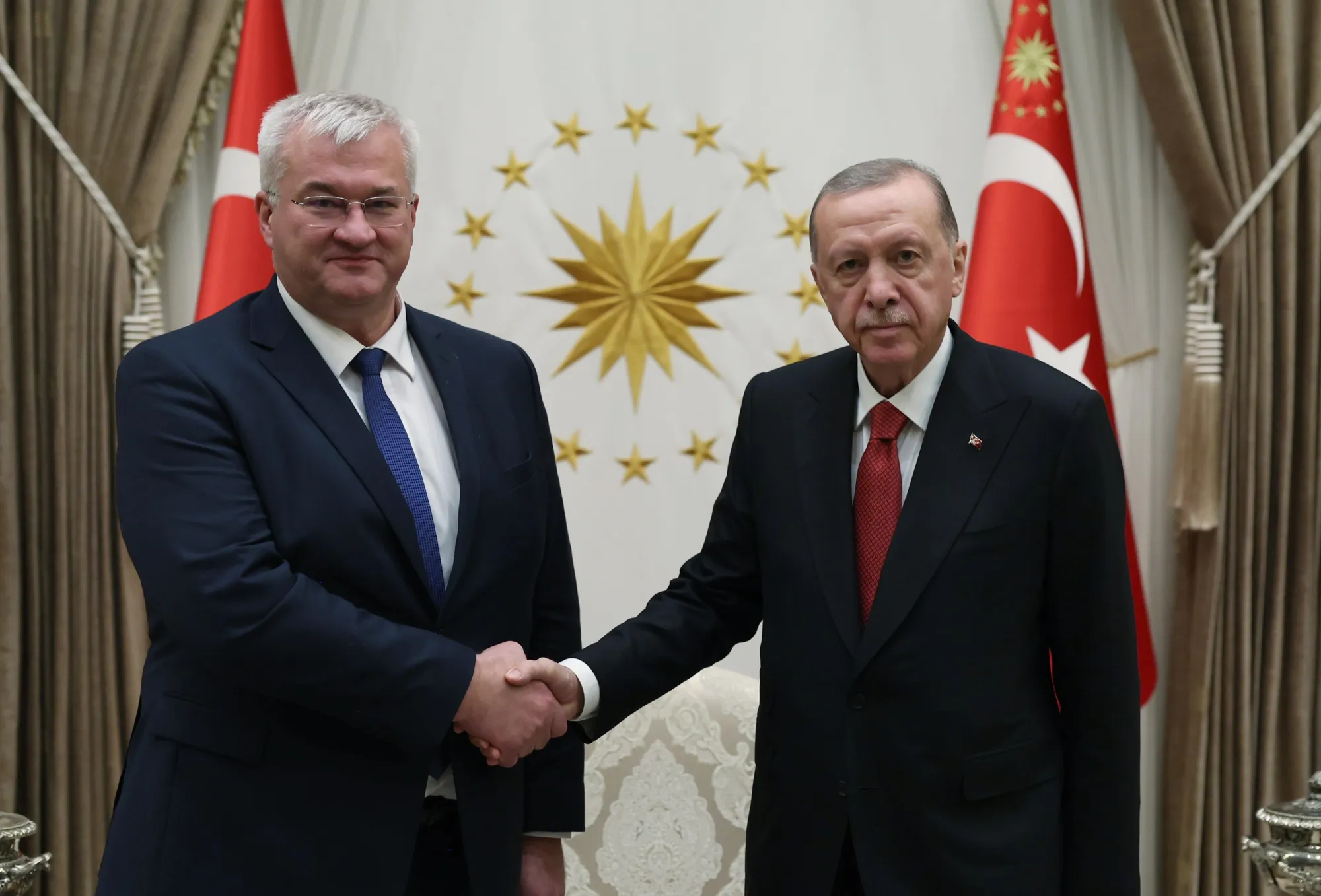 Ukrainian Foreign Minister&nbsp;Andrii Sybiha, left, meets&nbsp;Turkish President Recep Tayyip Erdoğan in Ankara, on Oct. 21.&nbsp;
