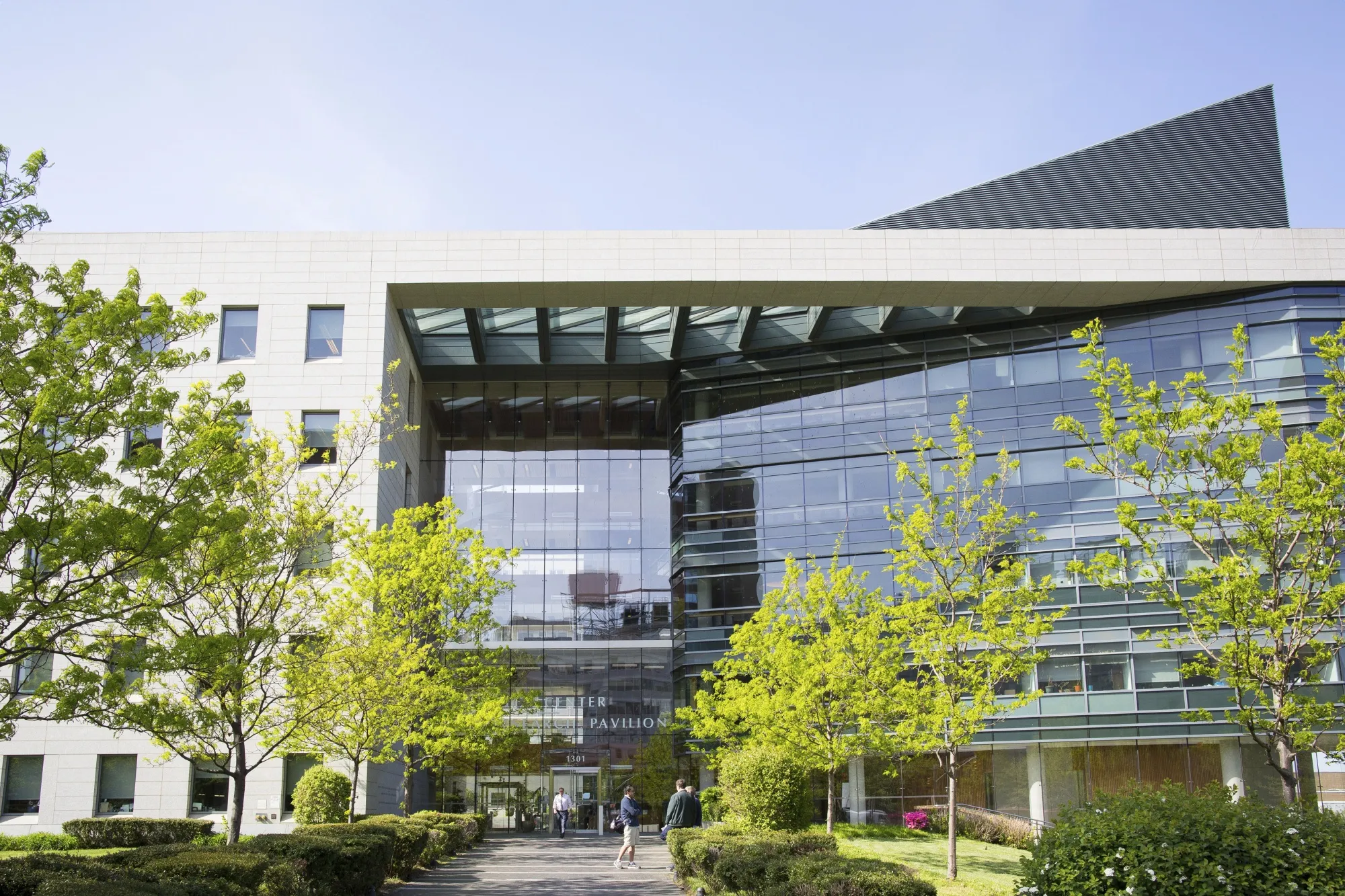 A New York City medical school goes tuition-free thanks to a $1 billion