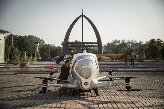 Robo Air Taxi Maker EHang Ends Trading Debut Down a Penny