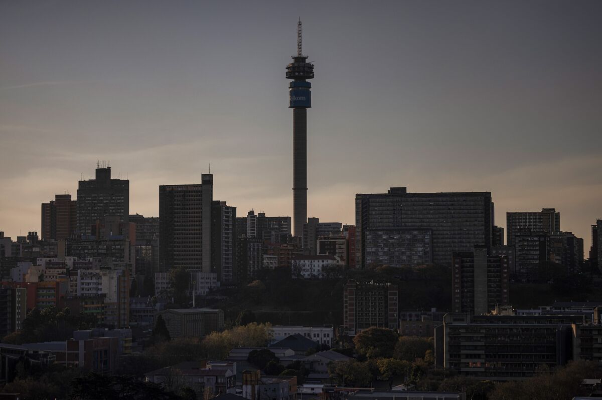 South Africans Confront 54% Fraud Surge as Crime Control Falters