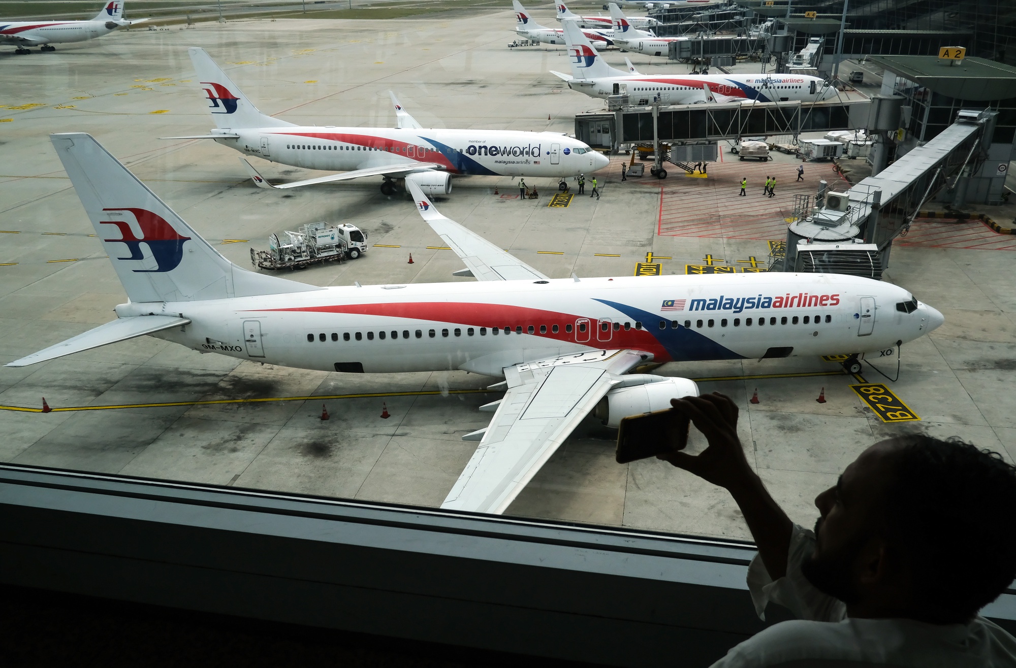 Mahathir Is Weighing Shutdown or Sale of Malaysia Airlines