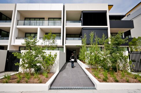 Australia Builders Can’t Give It Away as Buyers Fade