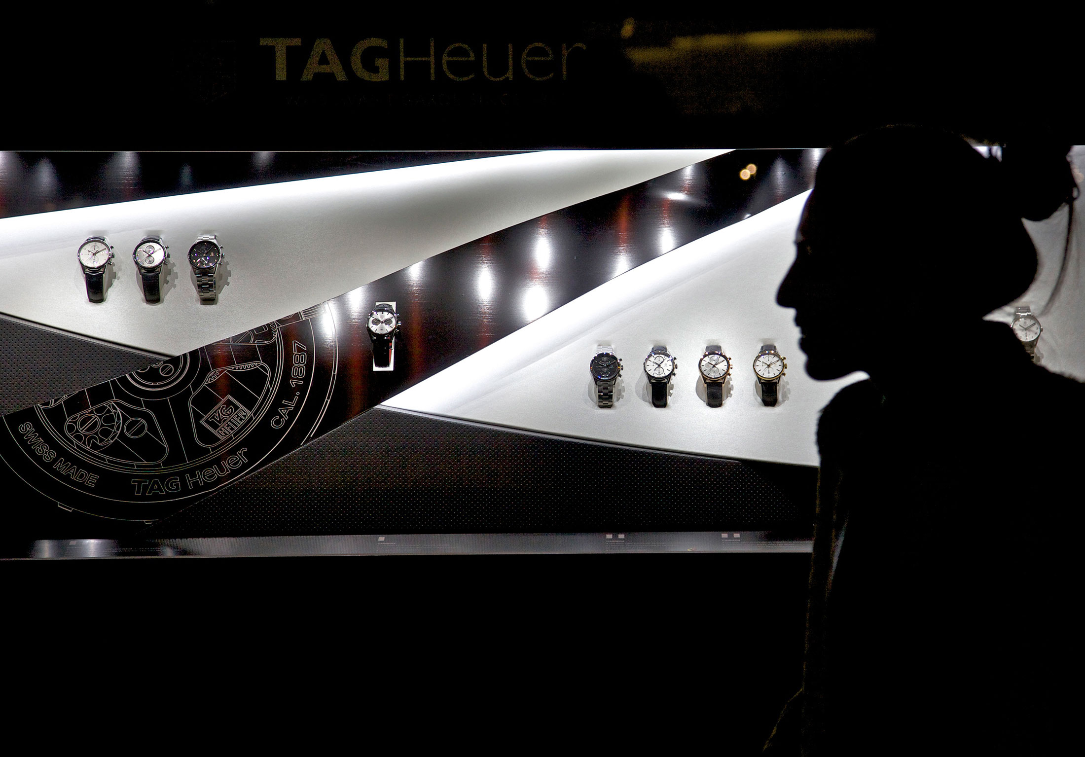 LVMH to Begin Selling $1,400 TAG Heuer Smartwatch by November - Bloomberg