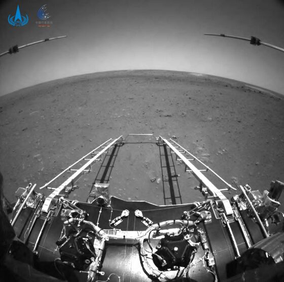 China’s Mars Probe Sends Back Its First Photos of the Red Planet