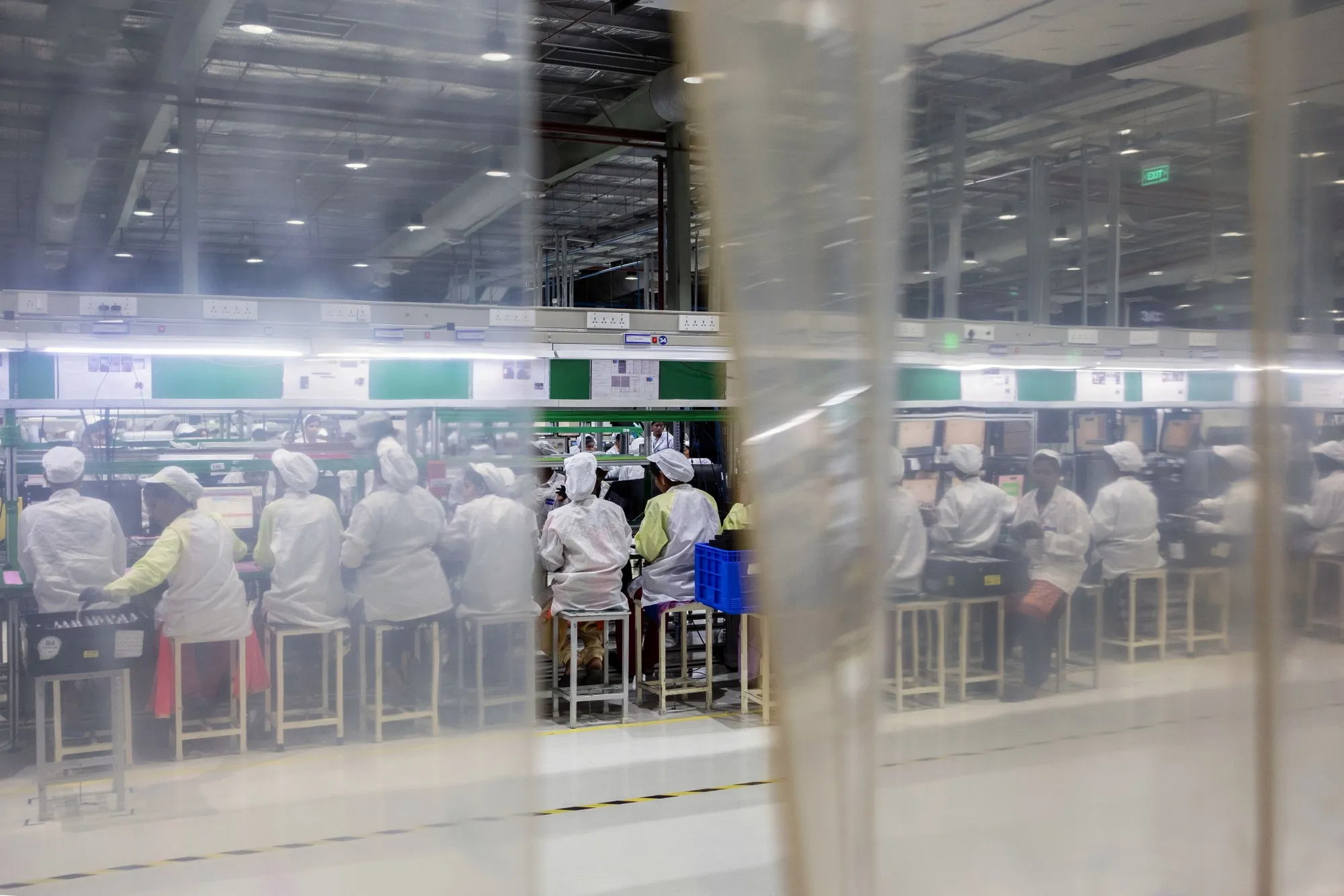 Female employees work&nbsp;on the factory&nbsp;floor at Foxconn’s&nbsp;Sri City assembly plant in the state of Andhra Pradesh, on&nbsp;July 11.&nbsp;