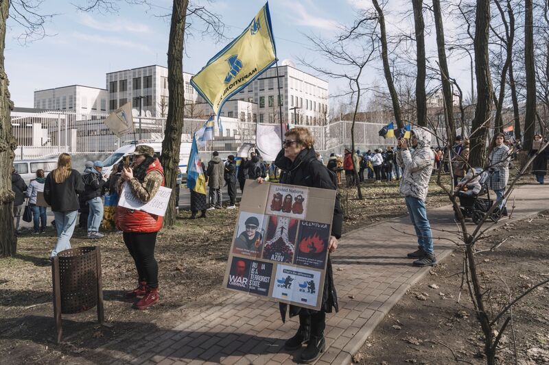 Protesters Call For Release of Ukrainian Prisoners Outside US Embassy in Kyiv