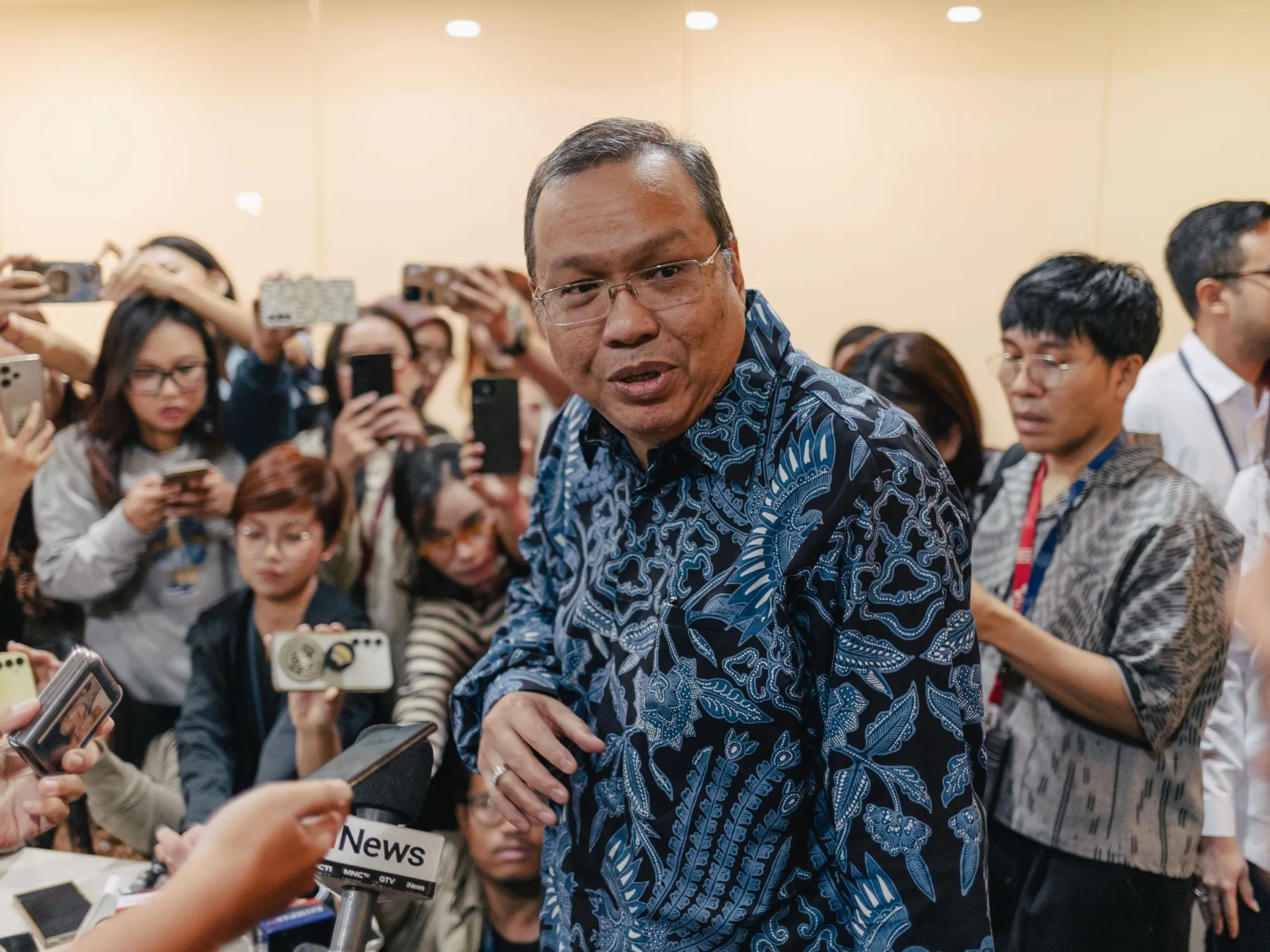 インドネシア、株式市場改革前倒し－株価急落で証取CEO引責辞任 - Bloomberg