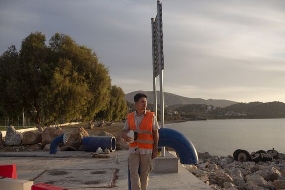 Greece’s Popular Islands Are Crowded — With Plastic