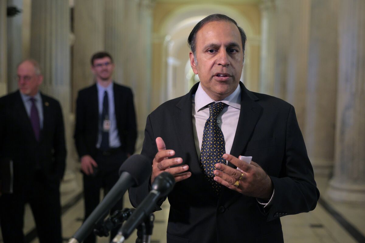 New Chinese Visas to Poach US Tech Talent, House Democrat Warns