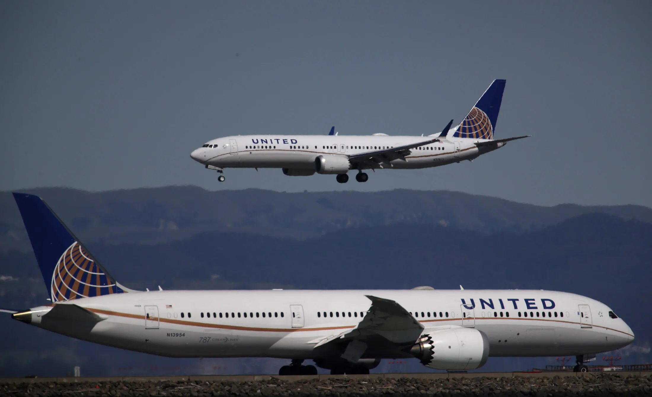 One day after receiving $5 billion in assistance from the Treasury, United Airlines sold $1 billion of common stock.