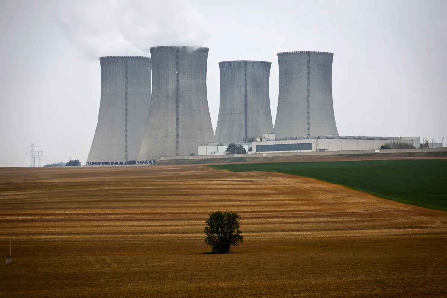 CEZ Picks Rolls-Royce for Small Nuclear Reactors Amid Czech Energy Shift -  Bloomberg