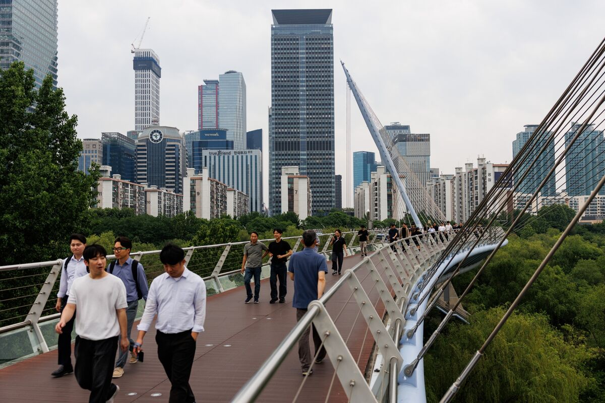 Korea Yield Curve Steepest Since 2021 as Long-Bond Slump Deepens