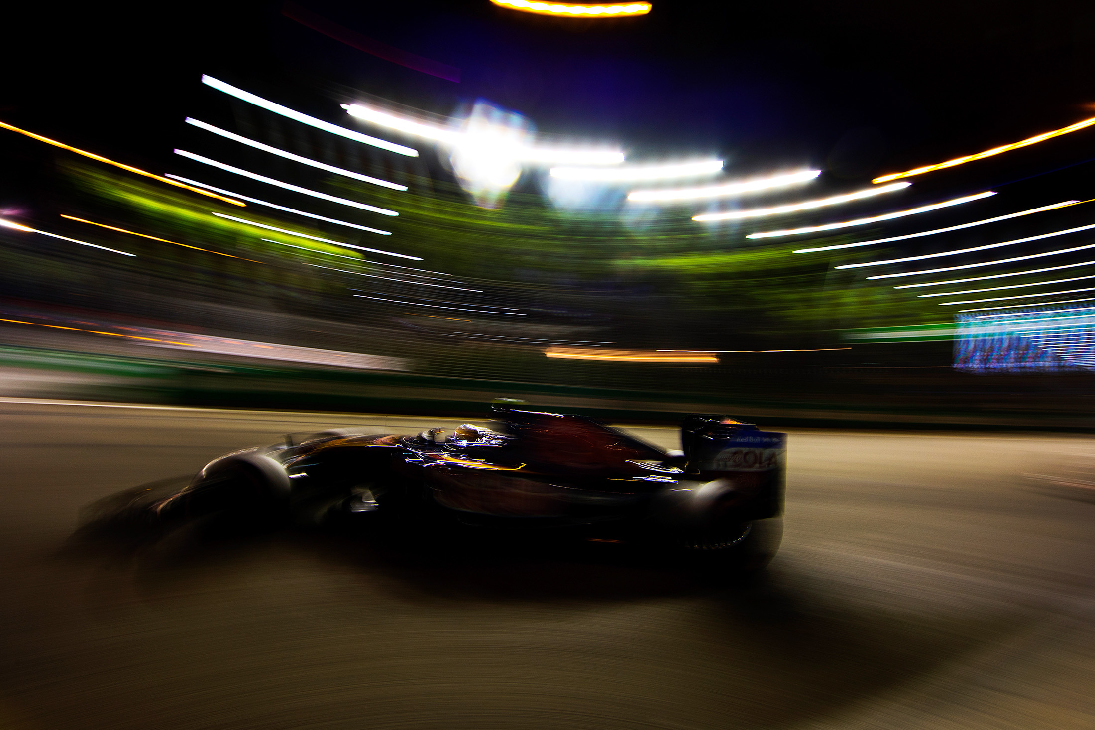 Singapore's Nighttime Grand Prix Lights Up the F1 Calendar - Bloomberg