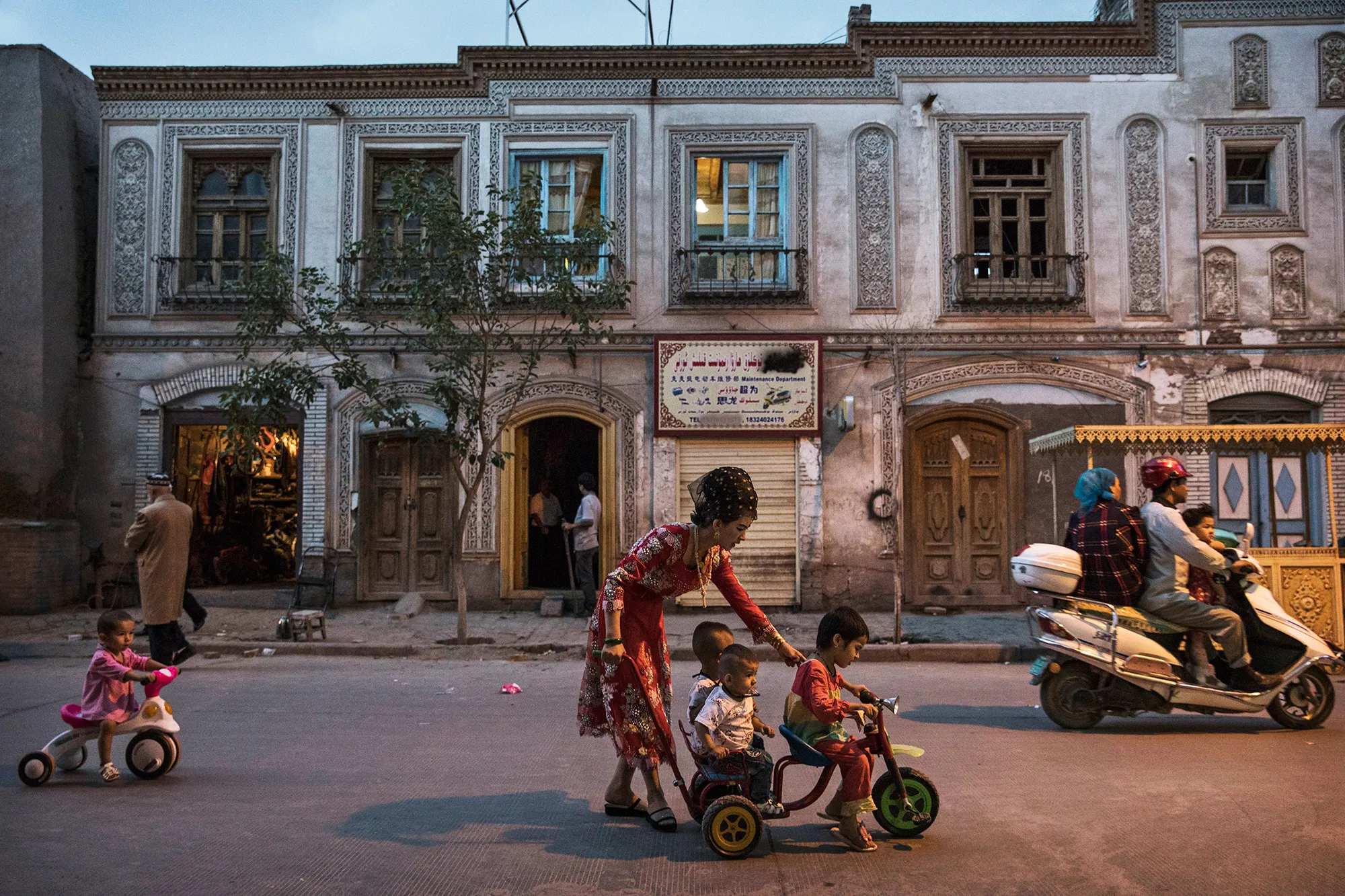 An Uyghur woman with her&nbsp;children&nbsp;in the old town of Kashgar, China, in 2017.