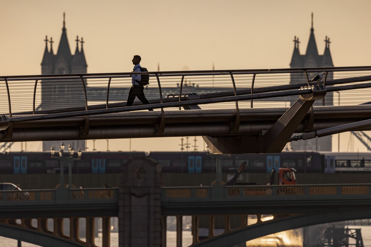 CVC Said to Emerge As Frontrunner in Standard Life Pension Deal