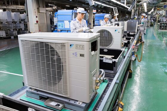 Biggest Air-Conditioner Maker Readies Billions to Expand in Warmer World