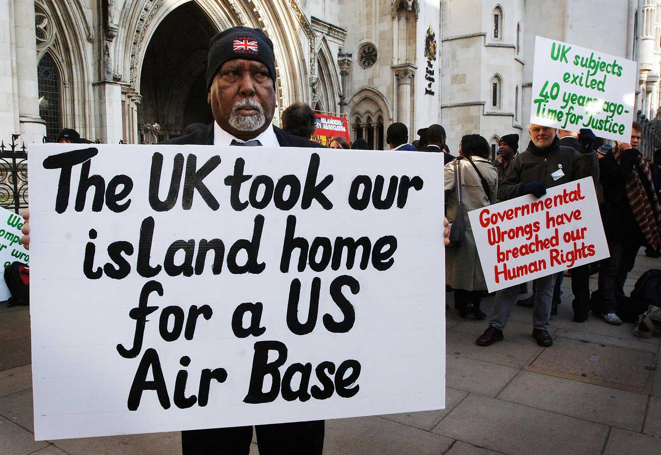 A protest by Chagos islanders outside the High Court, London in 2007. Photo: PA Images/Alamy