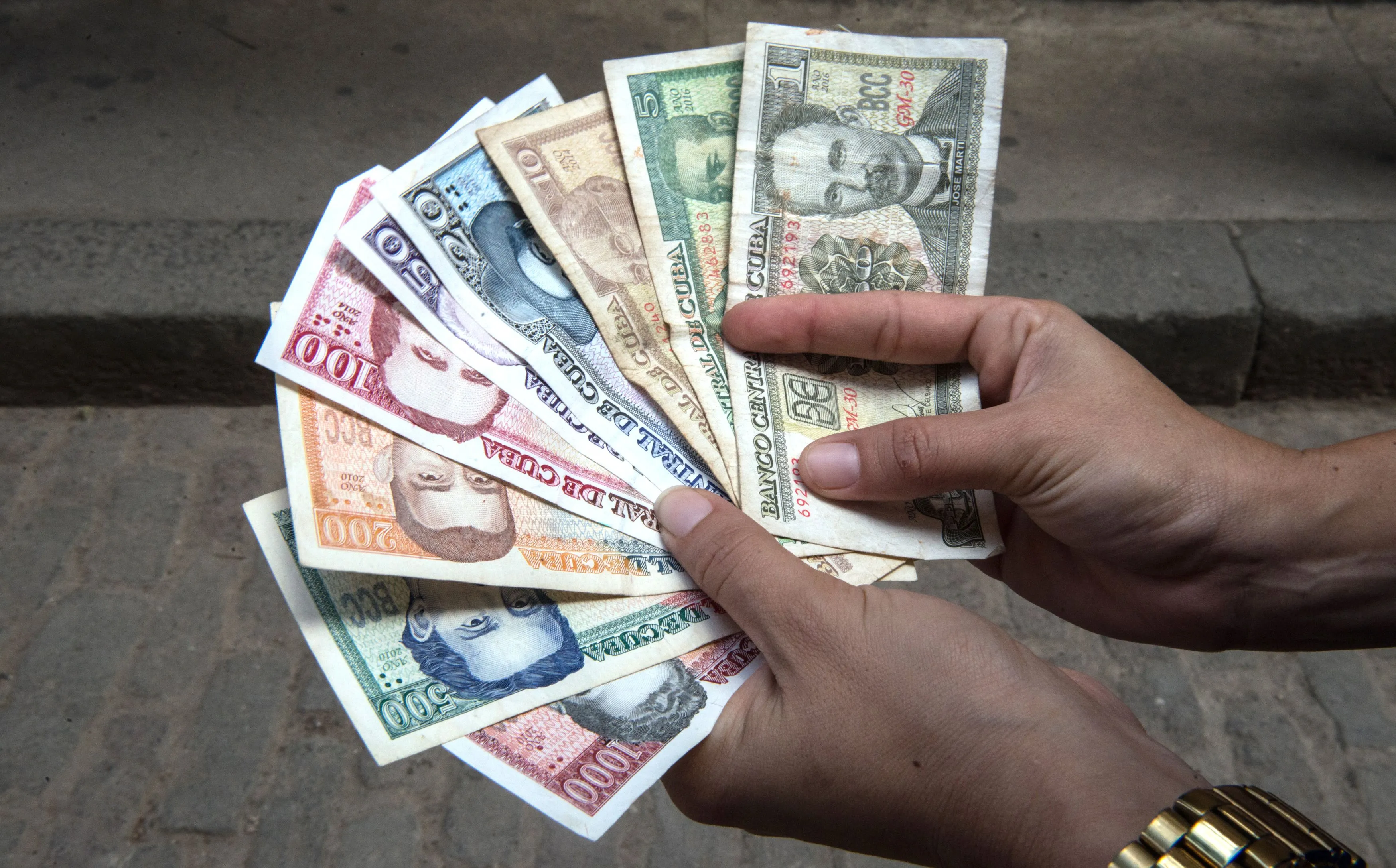 Cuba Devalues Peso, Sets New Exchange Rate to Address Economic Crisis -  Bloomberg