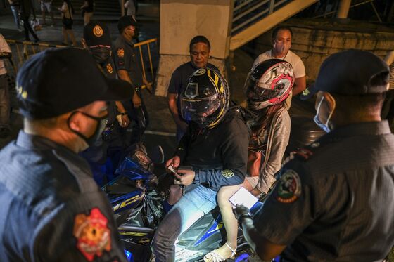 Manila to Enter Month of Lockdown; Curfew Eyed Against Virus