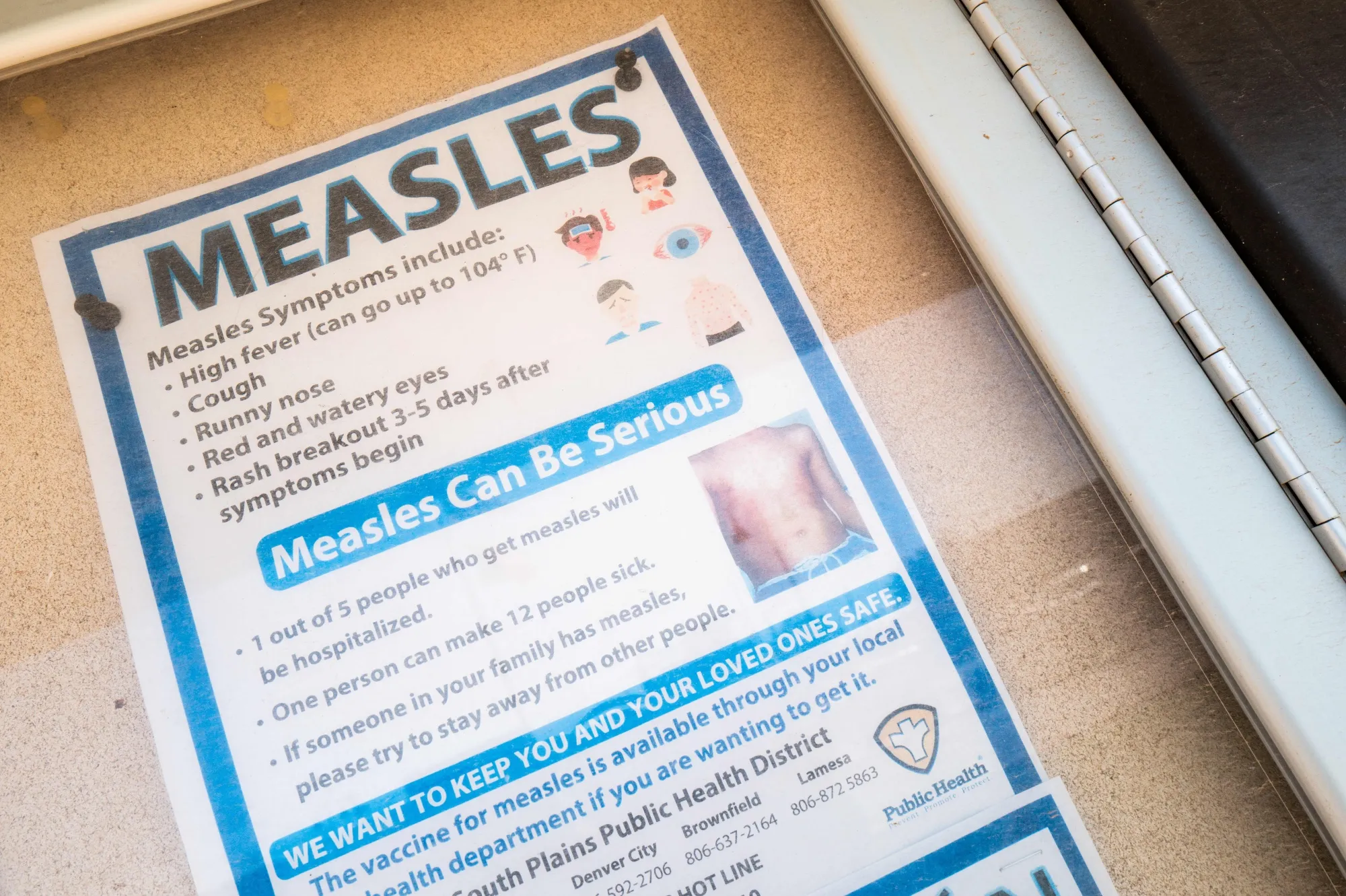 A measles advisory outside a courthouse in Seminole, Texas in April.&nbsp;
