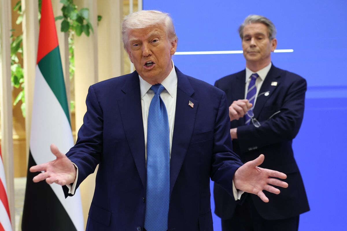 
                            Trump Wants Putin Meeting ‘Soon’ as He Heads Home From Mideast
