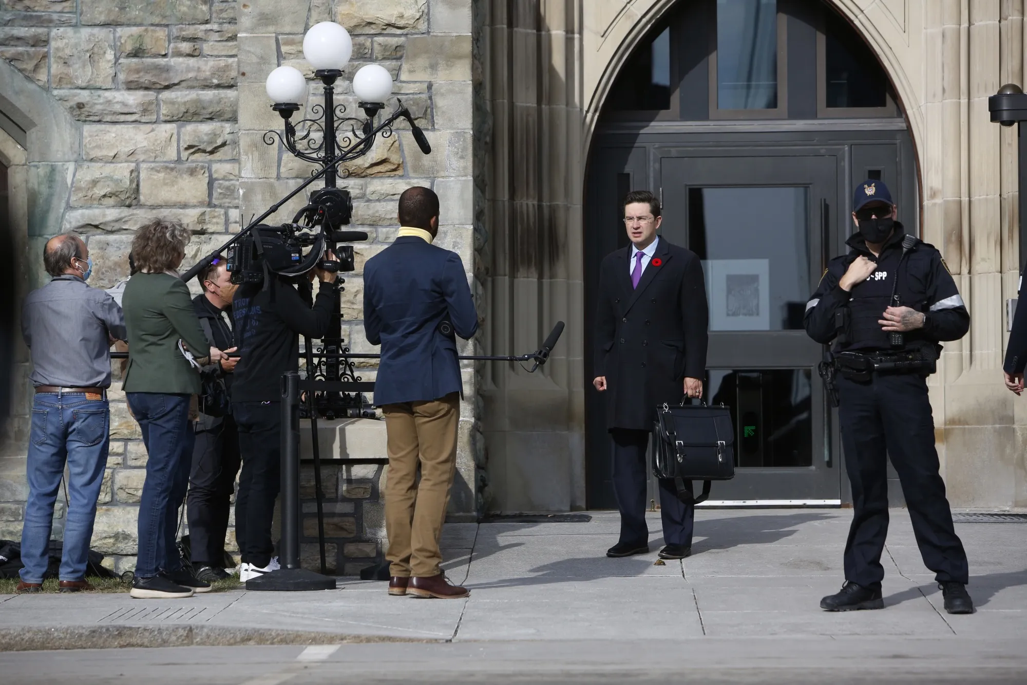 Crypto Enthusiast Pierre Poilievre Vows to Ban Bank of Canada Digital  Currency - Bloomberg