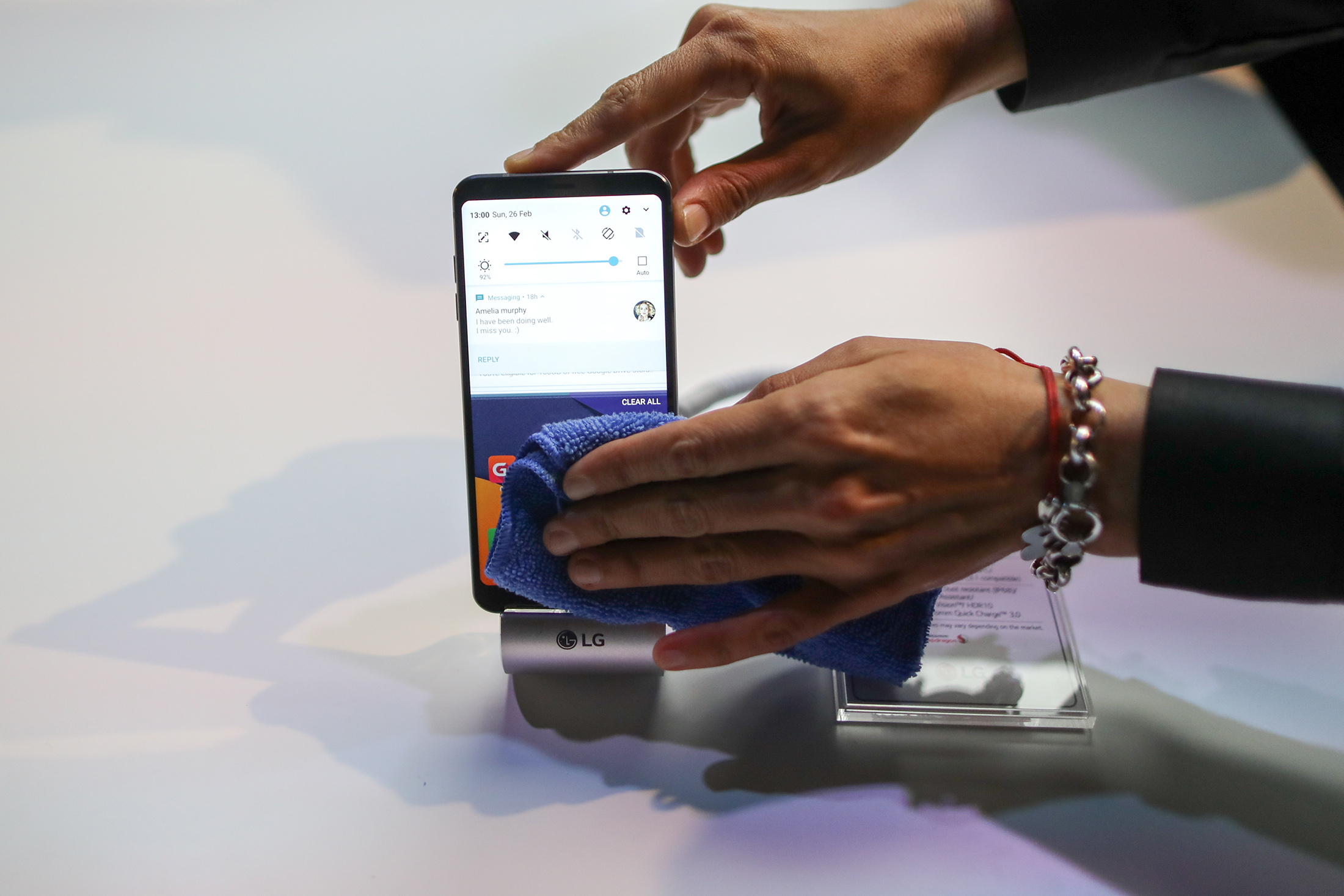 Huawei and LG Vie for the Spotlight at Mobile World Congress - Bloomberg