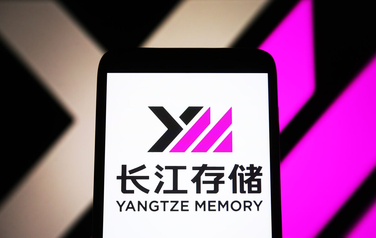 TechInsights: China's YMTC upgraded its "Xtacking" tech, which stacks memory cells in layers, to rival NAND industry leaders, but significant challenges remain (Debby Wu/Bloomberg)