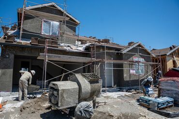 PG&E Cuts Power To 2,000 As Extreme Heat Bakes California