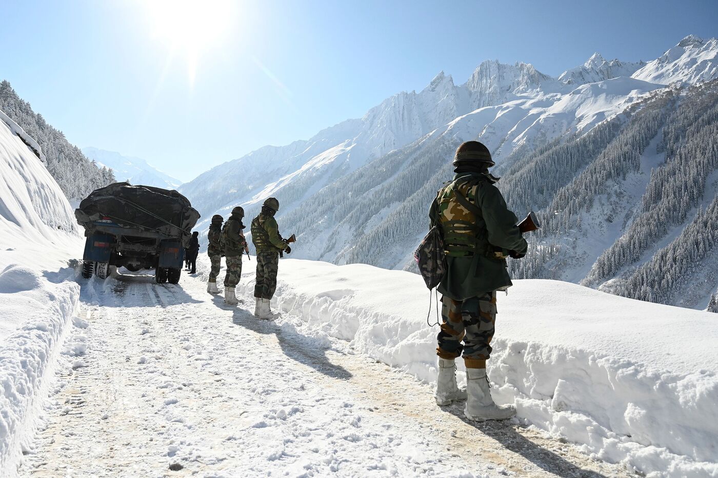 INDIA-WEATHER-SNOW