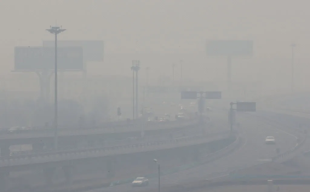 China is struggling to take account of the costs of severe air pollution, a result of rapid growth and lax regulations. Photographer: Tomohiro Ohsumi/Bloomberg