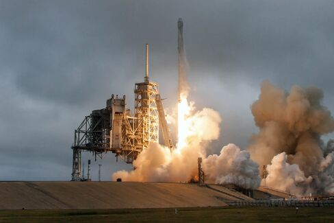 1487577379_space x launch