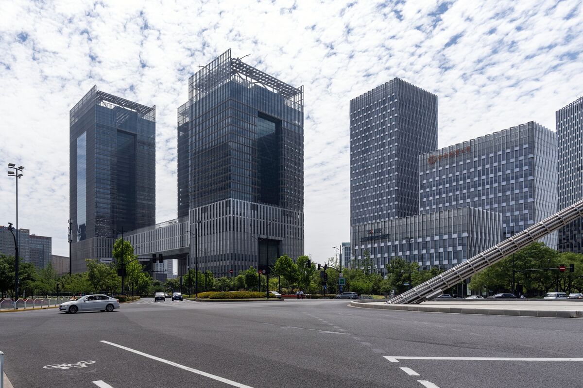 China’s Hot, Unprofitable AI Stocks Are Hard to Short Until July