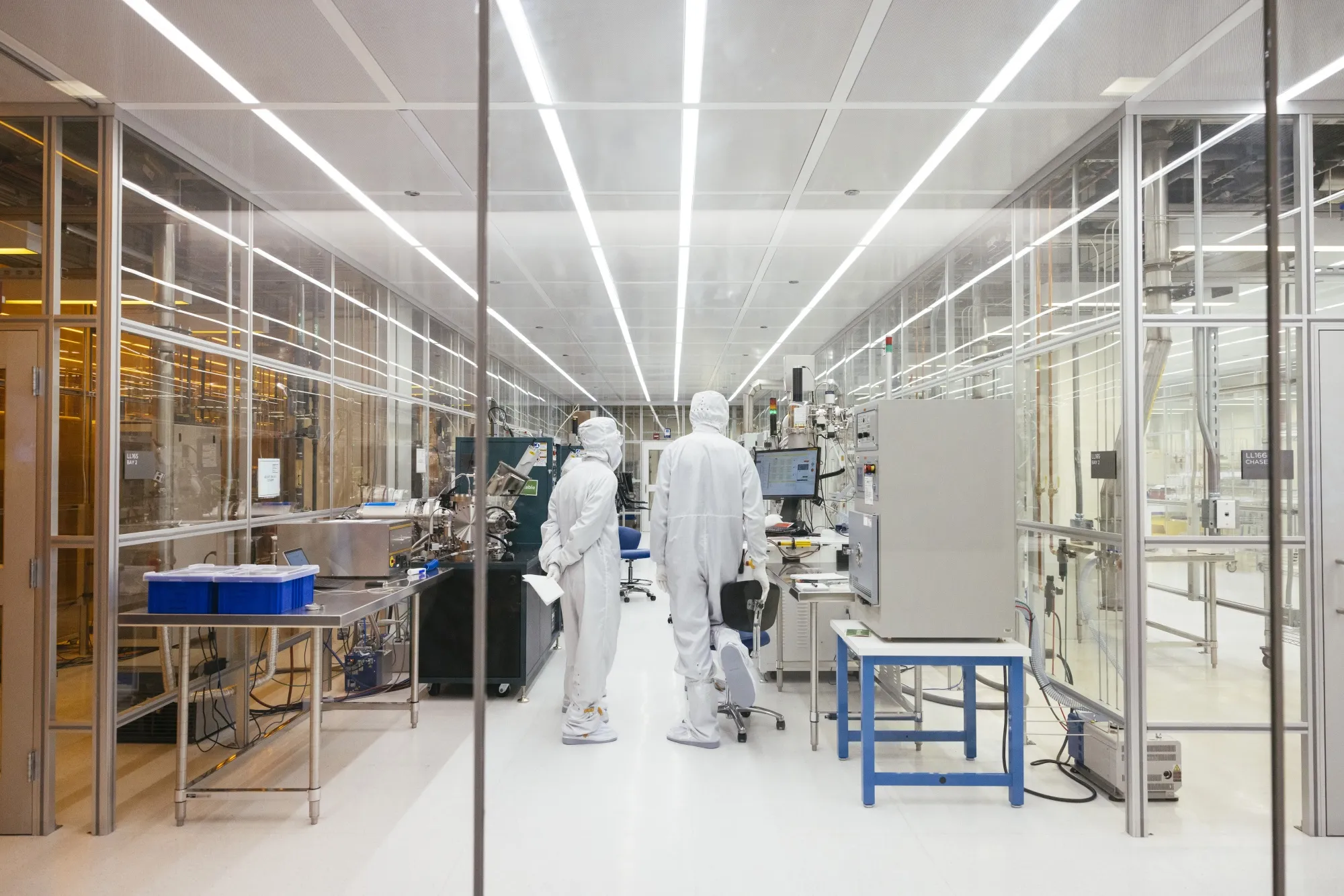 The deposition and etching bay of the Pritzker Nanofabrication Facility at the University of Chicago’s Eckhardt Research Center.