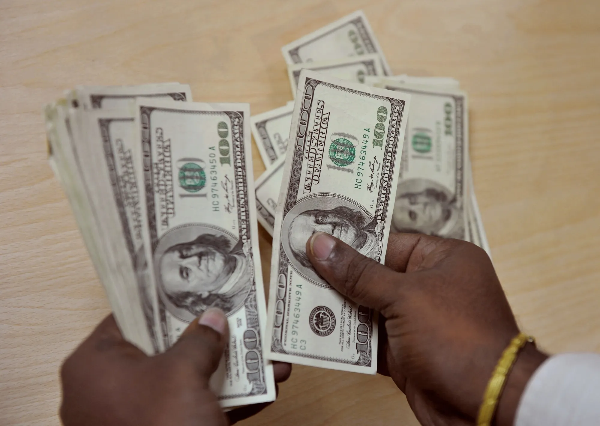 INDIA-US-ECONOMY-CURRENCY