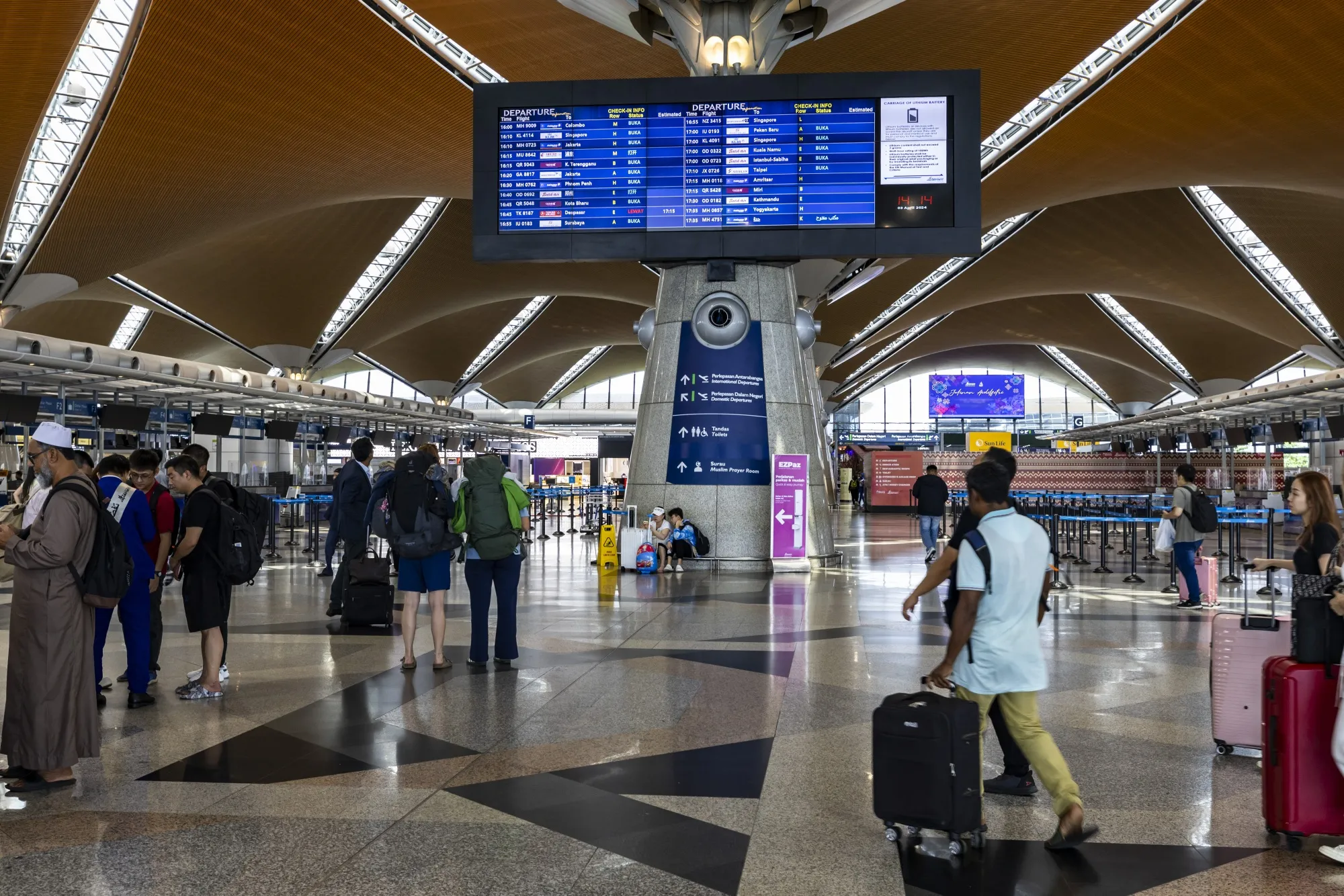 Malaysia Airports May Be Privatised Before GIP Stake Sale: Edge - Bloomberg