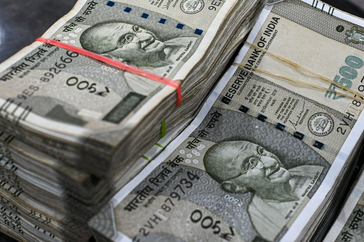 Indian Central Bank Intervenes as Rupee Drops to Record Low