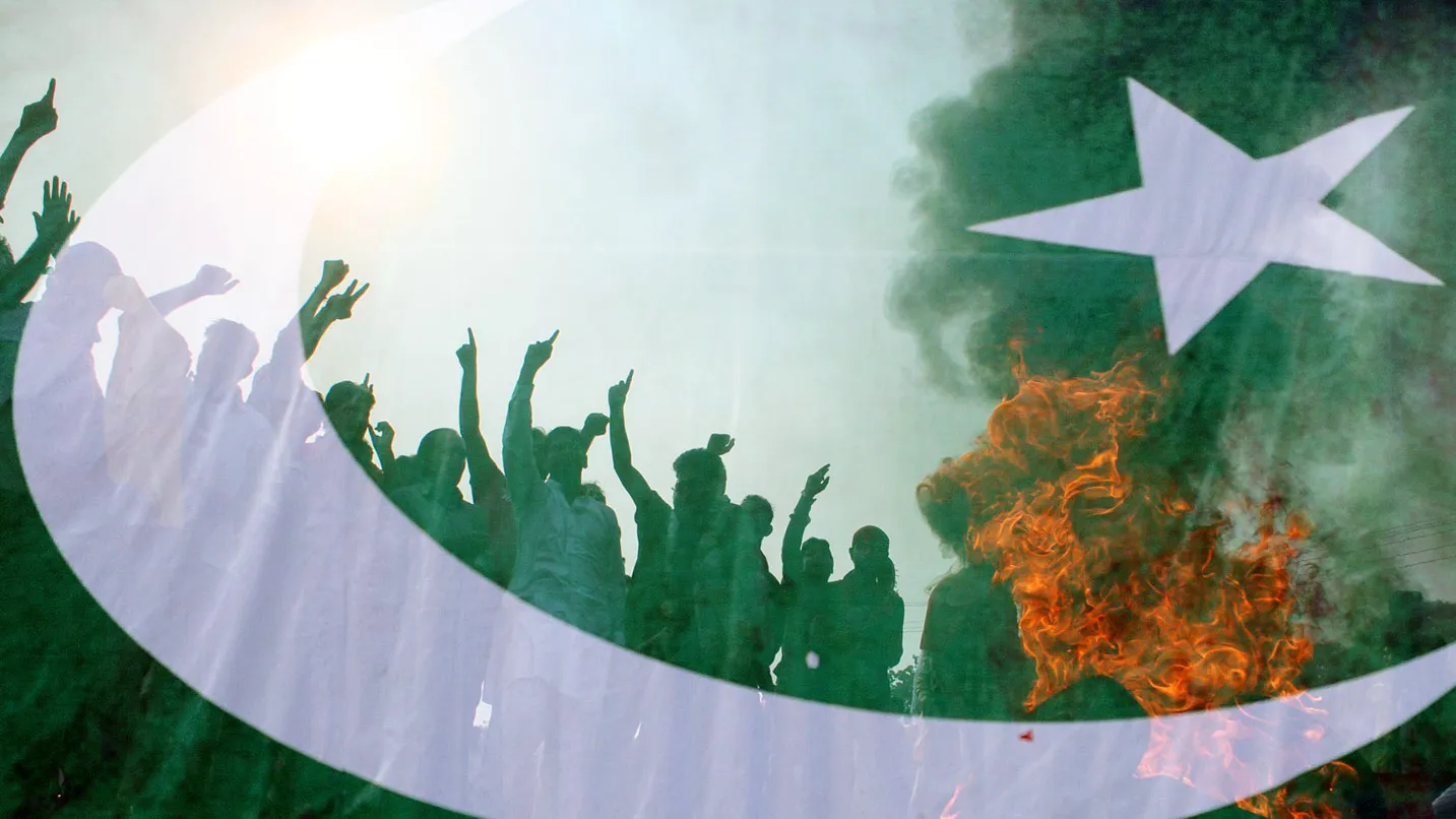 Clashes between police and supporters of PTI party in Lahore