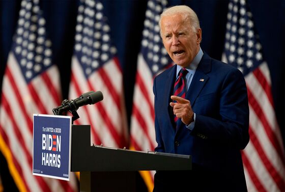 Trump Sketches Economy in Bullet Points While Biden Takes Policy Dive