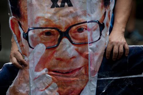 Li Ka-Shing’s Striking Port Workers Lose Jobs as Protest Widens
