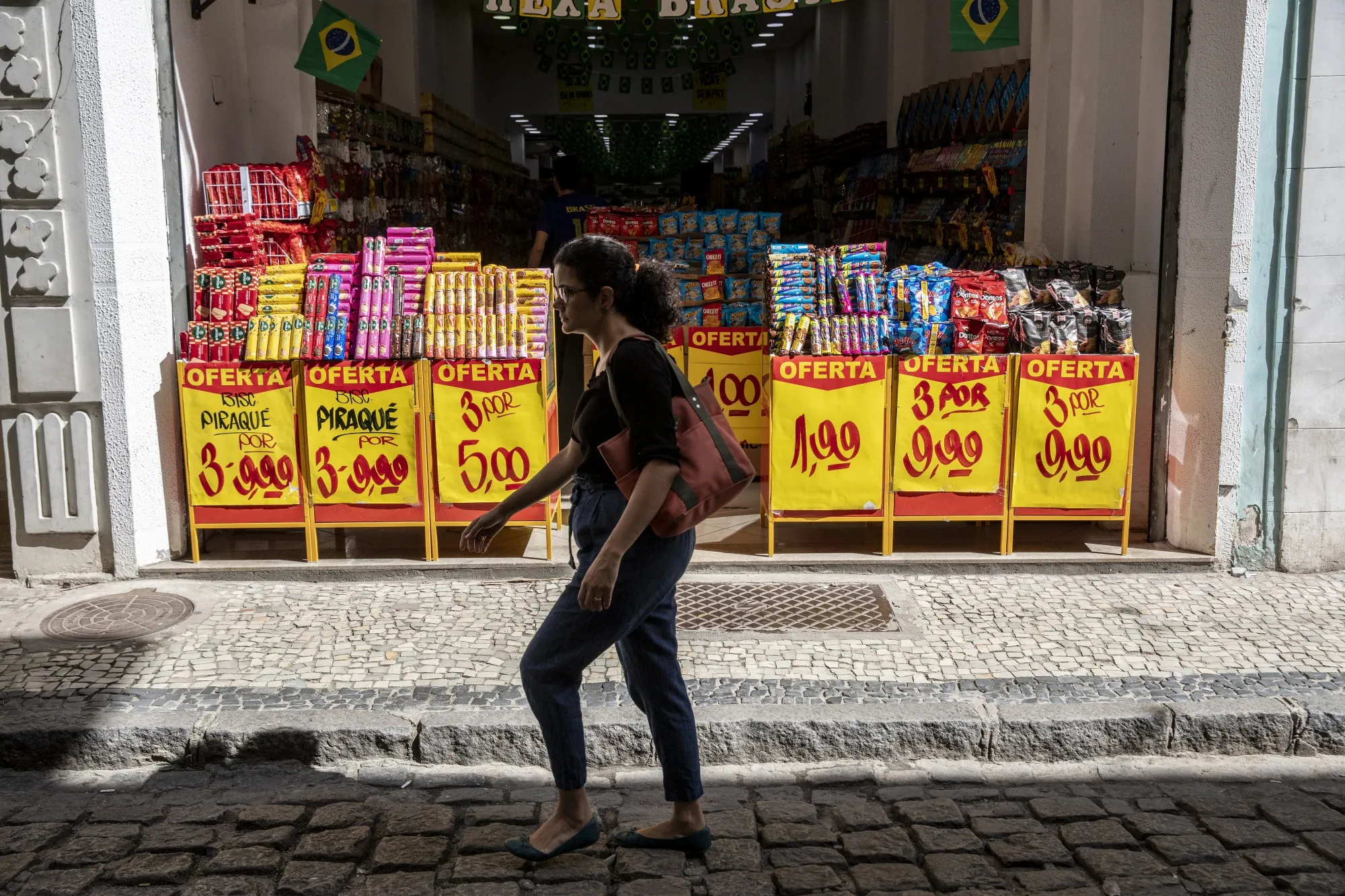Brazil's GDP expanded 0.1% in the July-September period from the previous quarter.